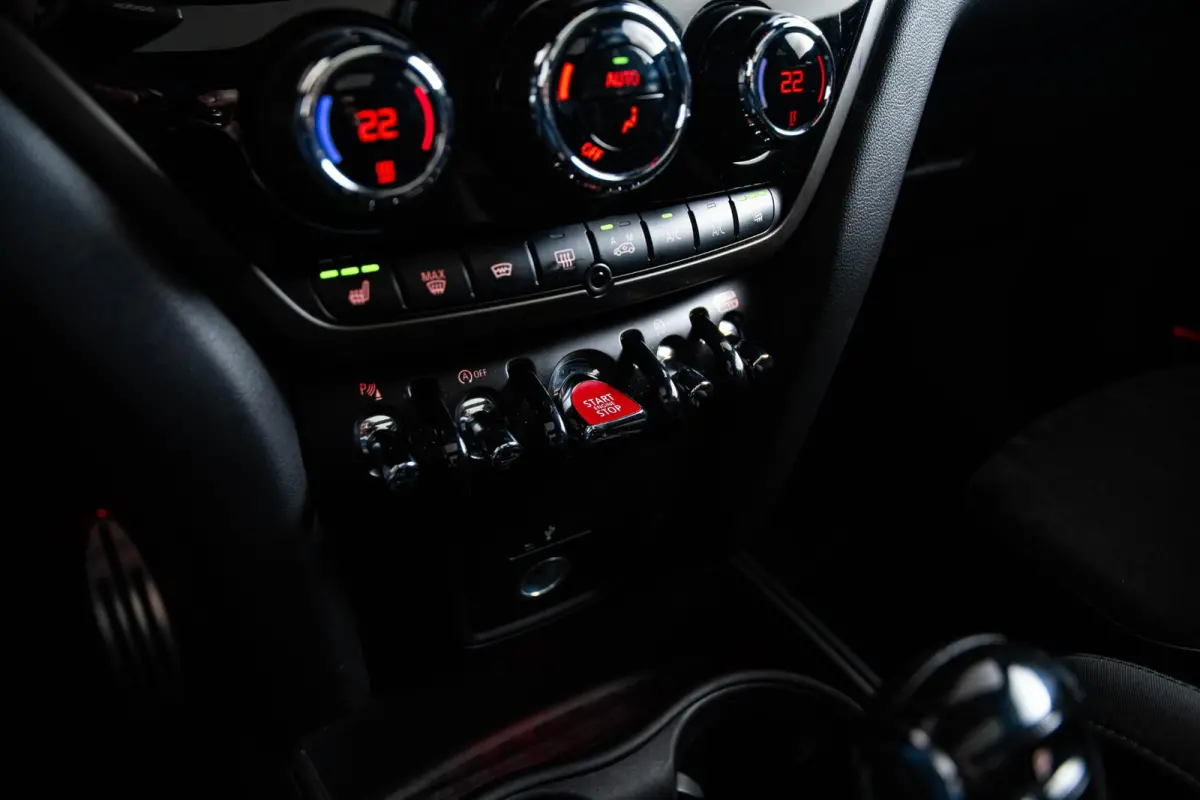 John Cooper Works ALL4 Chili Panoramadak - Head-up - Adaptive Cruise Control - Harman Kardon - Camera - Stoelverwarming - Navigatiesysteem - Park Assistant