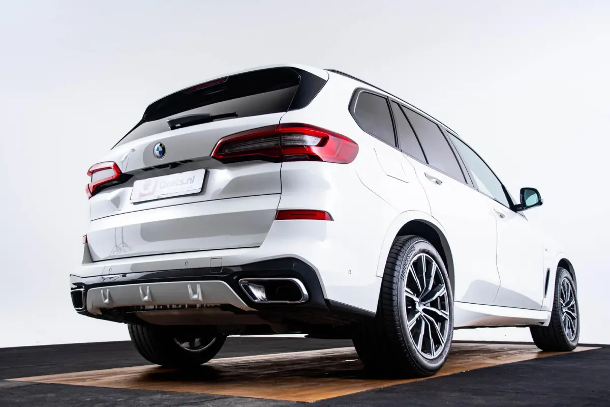 xDrive30d High Executive M-sport - Panoramadak - Trekhaak - Parking Assistant - Driving Assistant Professional - Night Vision - Head-Up - Stoelverwarming