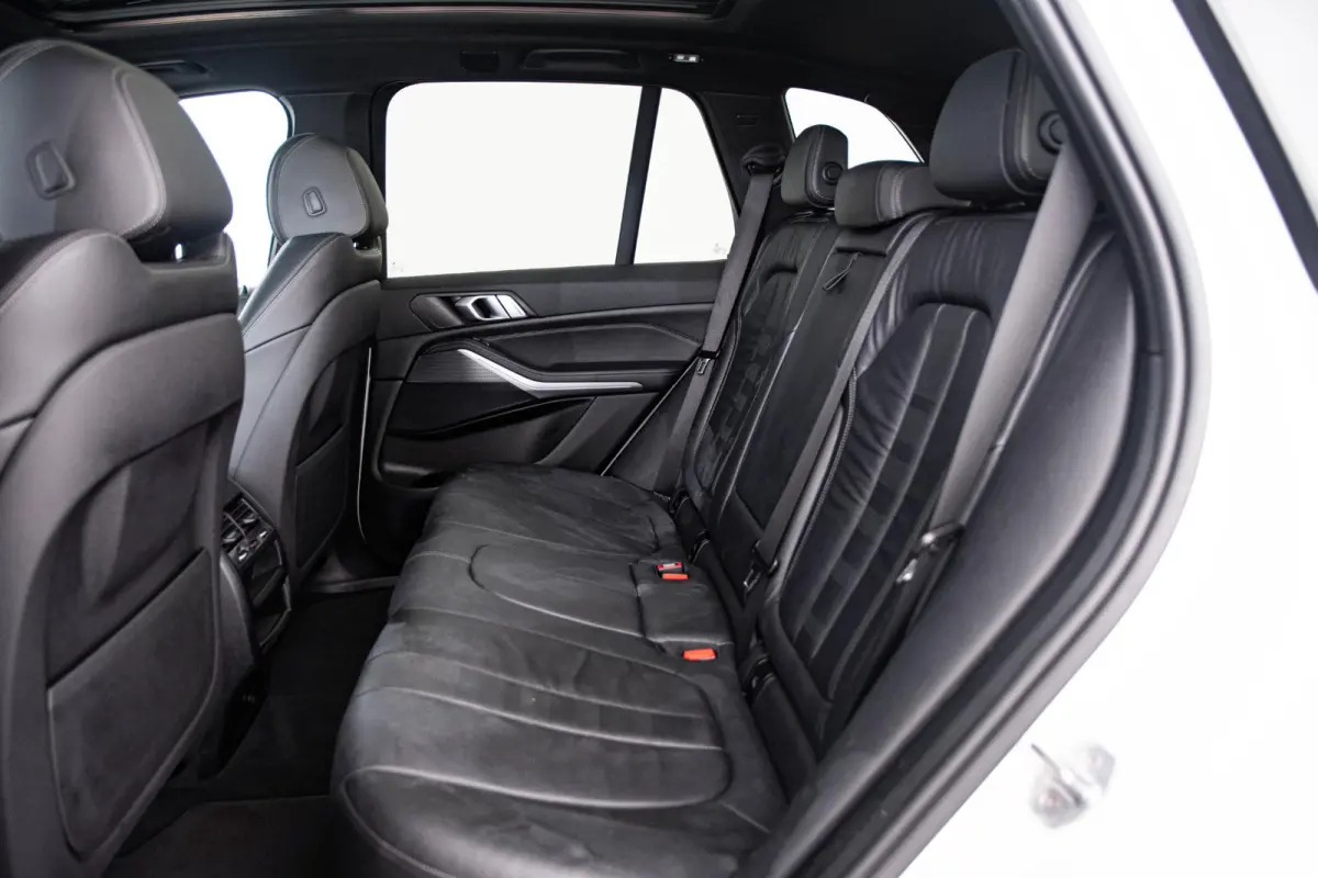 xDrive30d High Executive M-sport - Panoramadak - Trekhaak - Parking Assistant - Driving Assistant Professional - Night Vision - Head-Up - Stoelverwarming