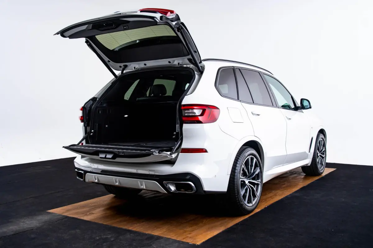 xDrive30d High Executive M-sport - Panoramadak - Trekhaak - Parking Assistant - Driving Assistant Professional - Night Vision - Head-Up - Stoelverwarming