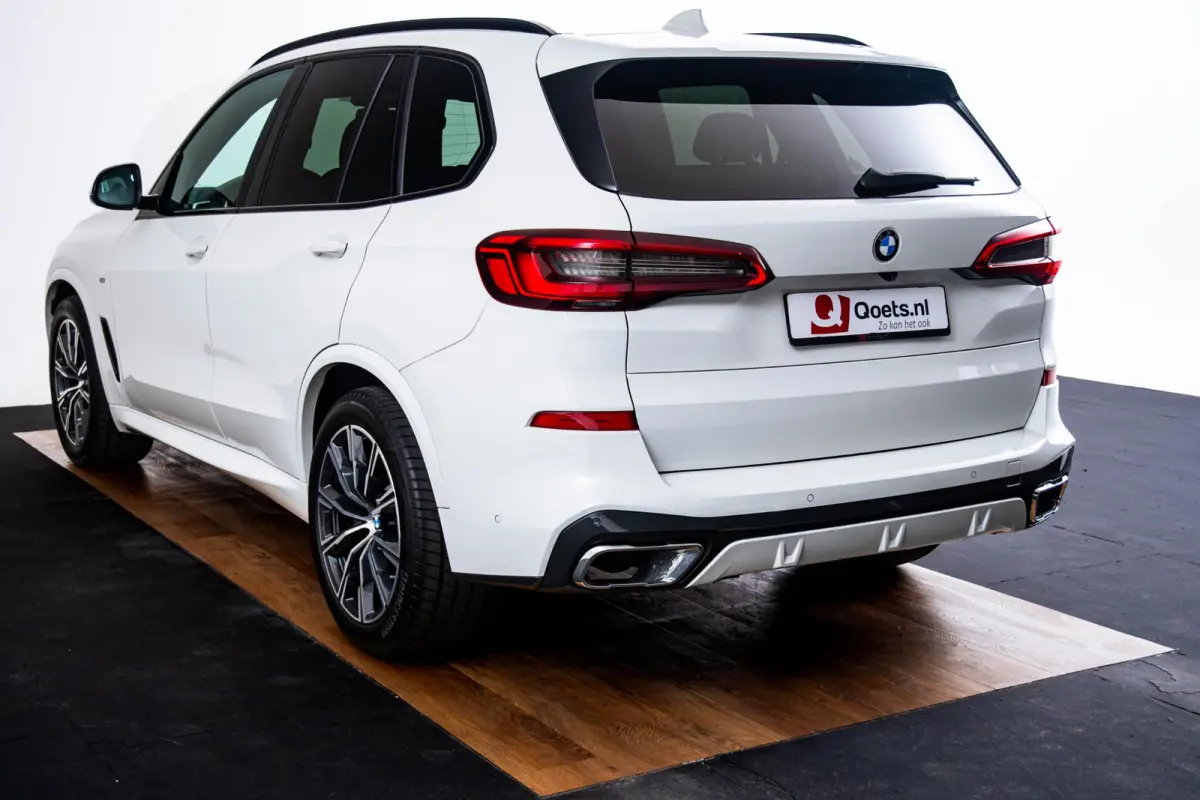 xDrive30d High Executive M-sport - Panoramadak - Trekhaak - Parking Assistant - Driving Assistant Professional - Night Vision - Head-Up - Stoelverwarming