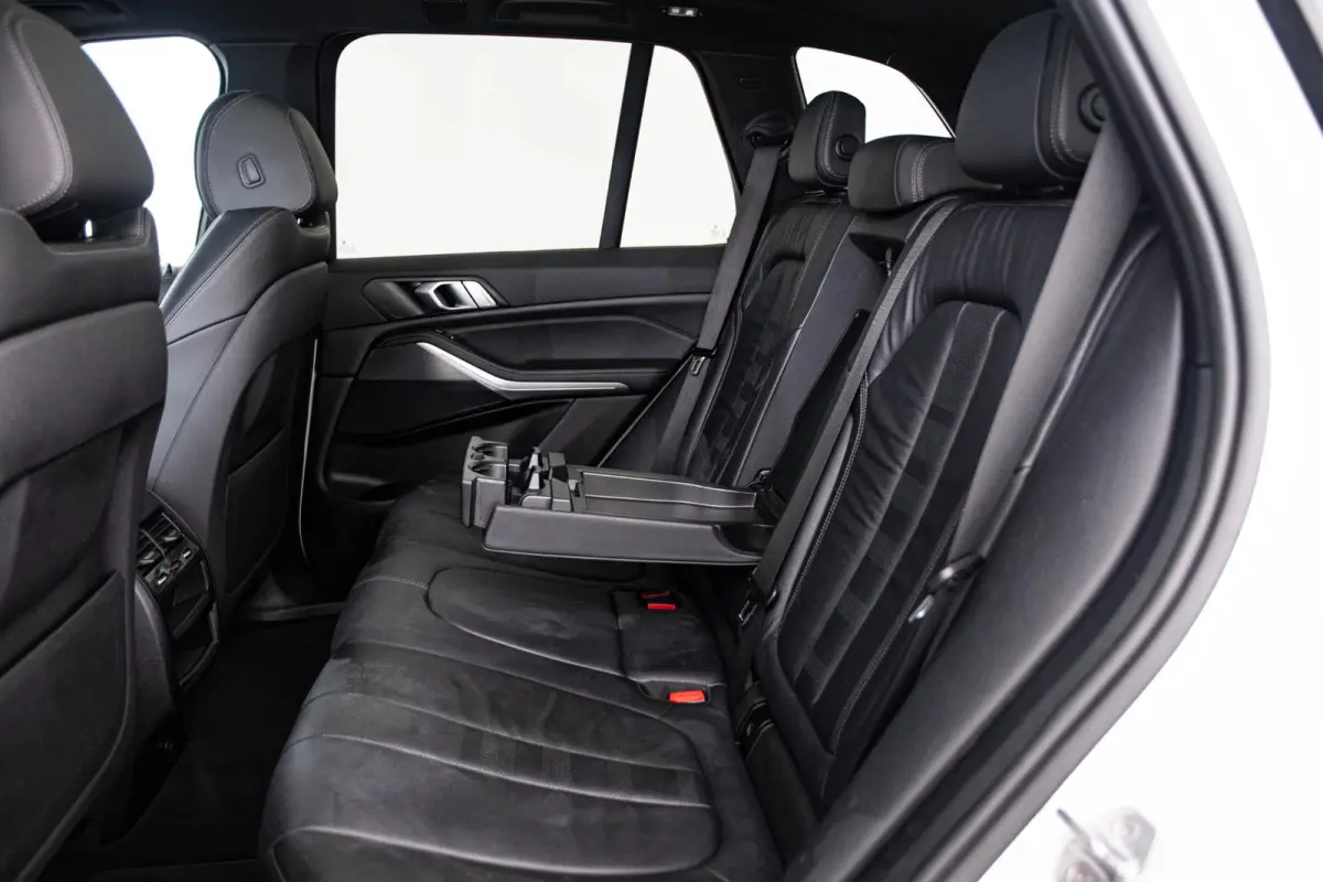 xDrive30d High Executive M-sport - Panoramadak - Trekhaak - Parking Assistant - Driving Assistant Professional - Night Vision - Head-Up - Stoelverwarming