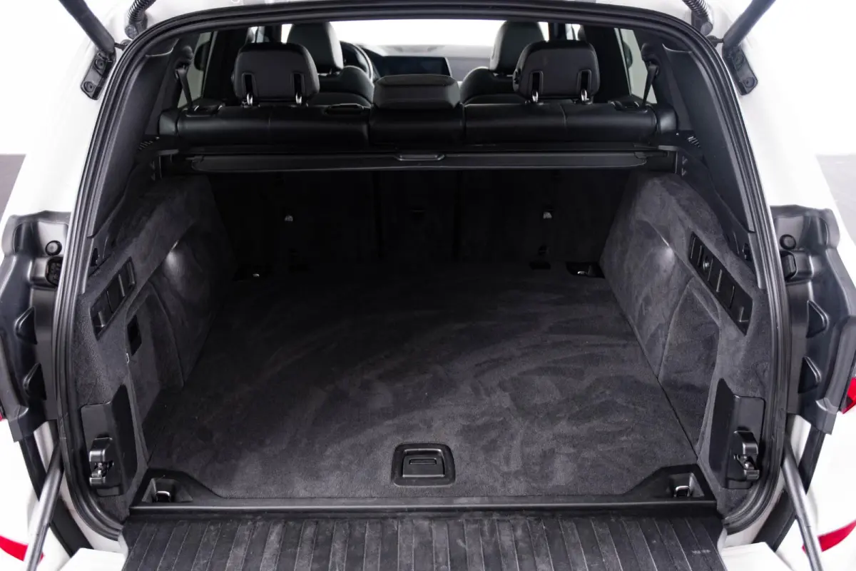 xDrive30d High Executive M-sport - Panoramadak - Trekhaak - Parking Assistant - Driving Assistant Professional - Night Vision - Head-Up - Stoelverwarming