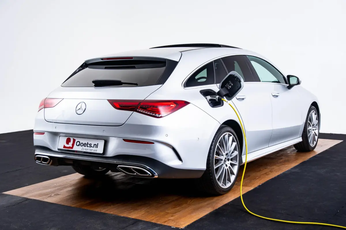 250 e AMG Line Panoramadak - Trekhaak - Sfeerverlichting - Memorystoelen - Stoelverwarming - Dodehoekassistent - Camera - 19 inch - Lederpakket