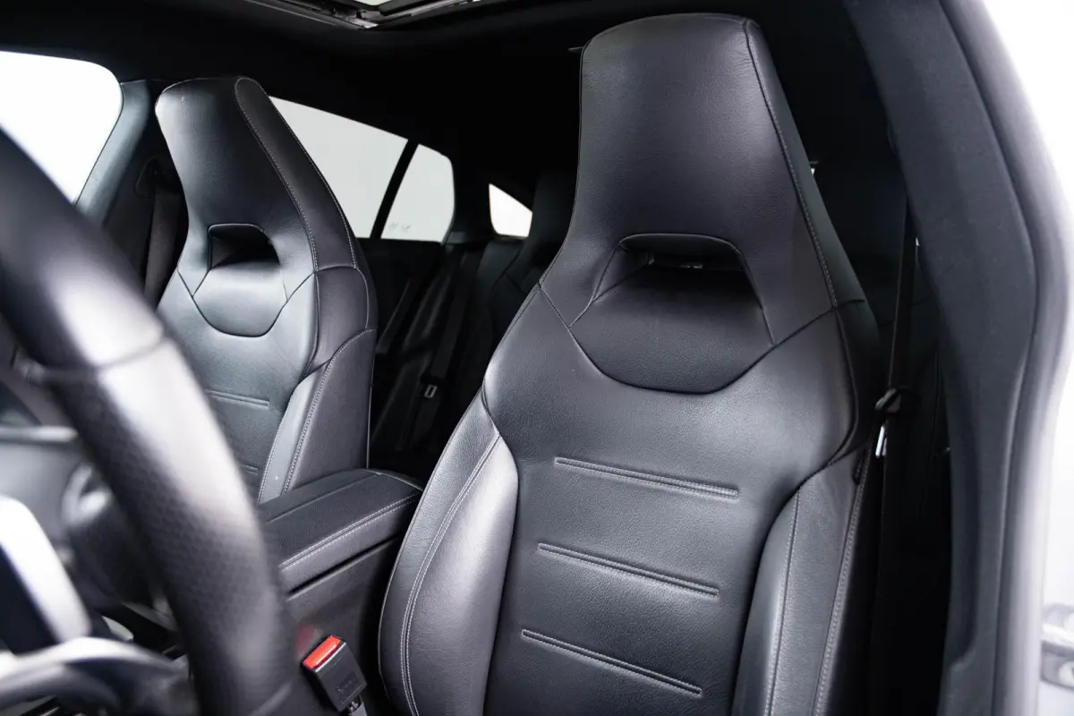 250 e AMG Line Panoramadak - Trekhaak - Sfeerverlichting - Memorystoelen - Stoelverwarming - Dodehoekassistent - Camera - 19 inch - Lederpakket