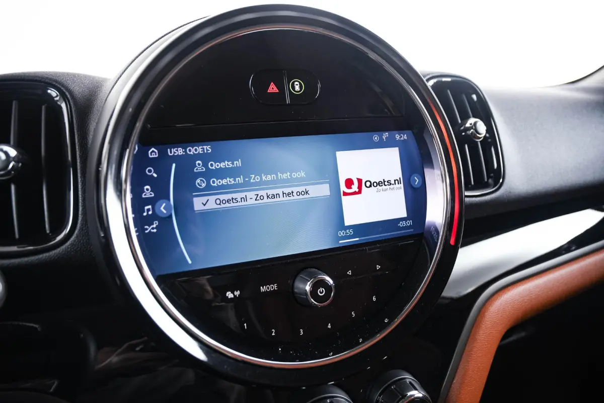 Cooper ALL4 Active Cruise Control - Elektrisch verstelbare/verwarmbare stoelen - Comfort acces - Elektrische achterklep - Driving Assistant - Head up - Elektrisch inklapbare buitenspiegels -