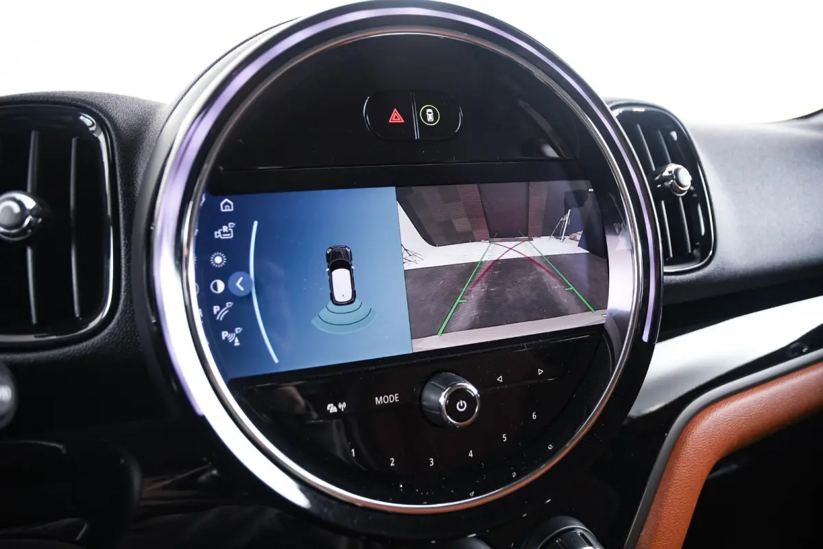 Cooper ALL4 Active Cruise Control - Elektrisch verstelbare/verwarmbare stoelen - Comfort acces - Elektrische achterklep - Driving Assistant - Head up - Elektrisch inklapbare buitenspiegels -