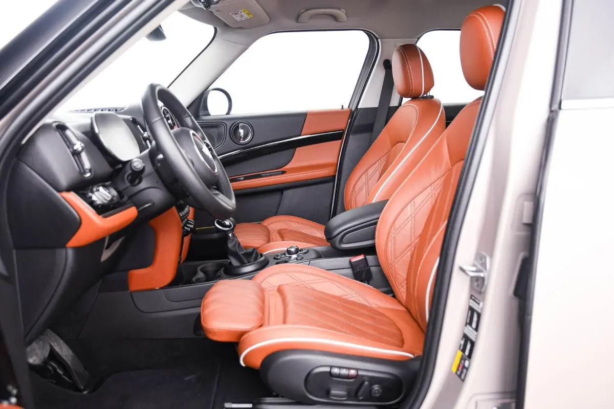 Cooper ALL4 Active Cruise Control - Elektrisch verstelbare/verwarmbare stoelen - Comfort acces - Elektrische achterklep - Driving Assistant - Head up - Elektrisch inklapbare buitenspiegels -