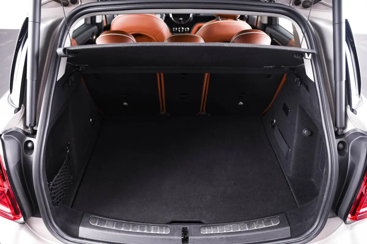 Cooper ALL4 Active Cruise Control - Elektrisch verstelbare/verwarmbare stoelen - Comfort acces - Elektrische achterklep - Driving Assistant - Head up - Elektrisch inklapbare buitenspiegels -