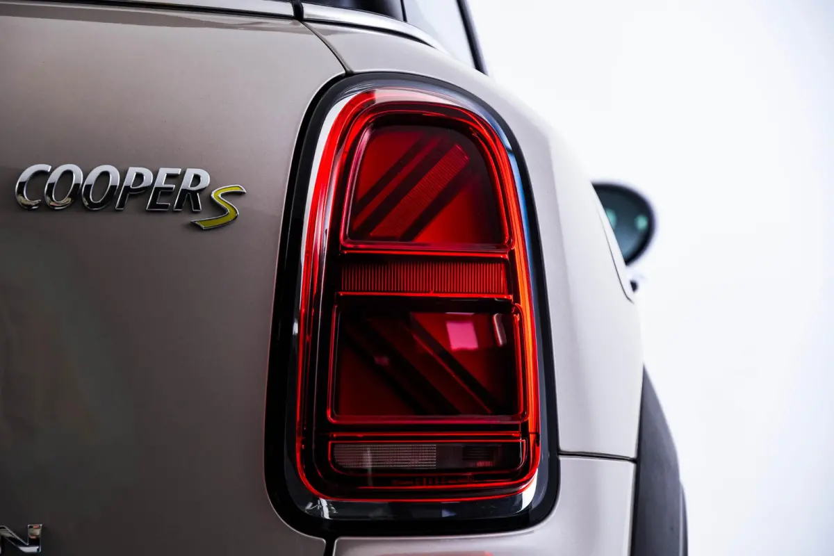 Cooper ALL4 Active Cruise Control - Elektrisch verstelbare/verwarmbare stoelen - Comfort acces - Elektrische achterklep - Driving Assistant - Head up - Elektrisch inklapbare buitenspiegels -