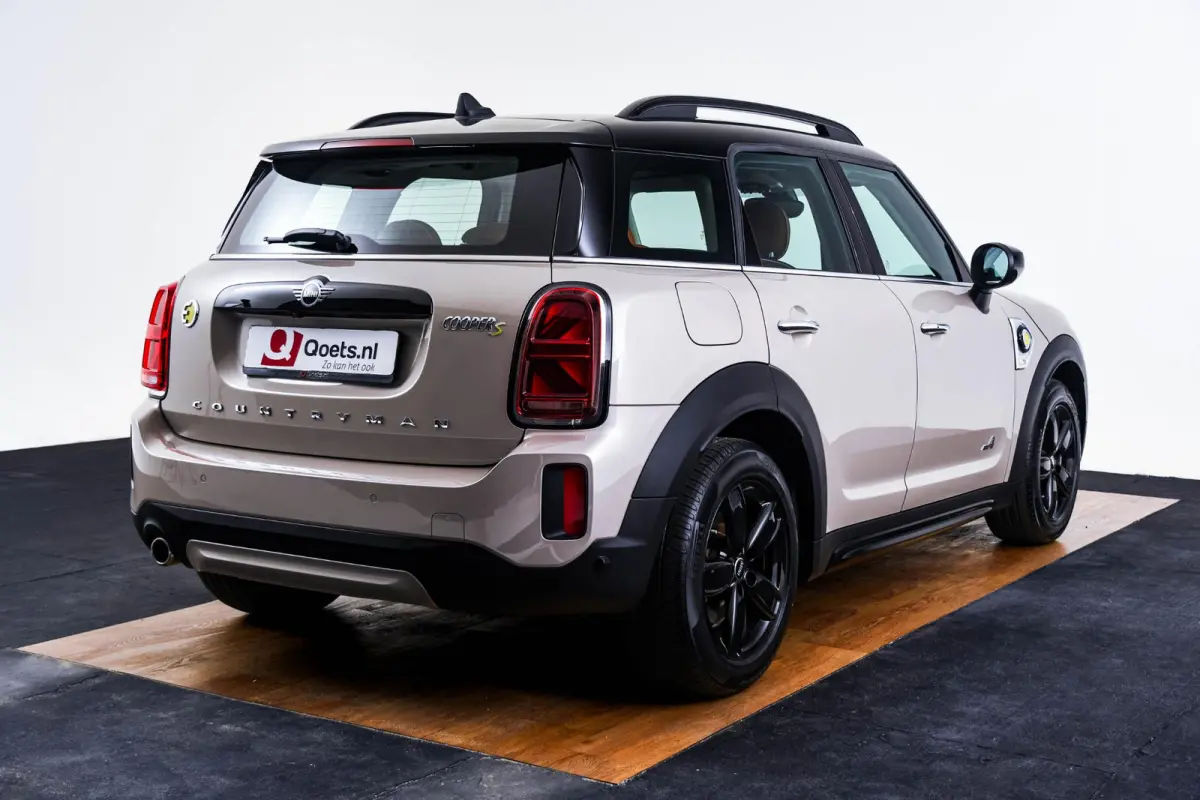 Cooper ALL4 Active Cruise Control - Elektrisch verstelbare/verwarmbare stoelen - Comfort acces - Elektrische achterklep - Driving Assistant - Head up - Elektrisch inklapbare buitenspiegels -