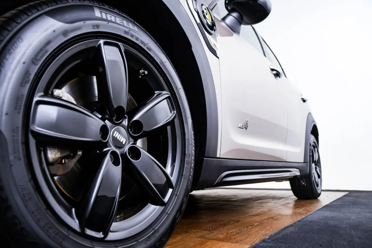 Cooper ALL4 Active Cruise Control - Elektrisch verstelbare/verwarmbare stoelen - Comfort acces - Elektrische achterklep - Driving Assistant - Head up - Elektrisch inklapbare buitenspiegels -