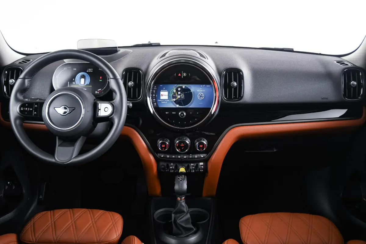 Cooper ALL4 Active Cruise Control - Elektrisch verstelbare/verwarmbare stoelen - Comfort acces - Elektrische achterklep - Driving Assistant - Head up - Elektrisch inklapbare buitenspiegels -