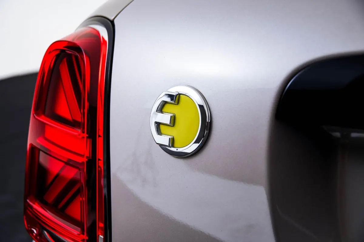 Cooper ALL4 Active Cruise Control - Elektrisch verstelbare/verwarmbare stoelen - Comfort acces - Elektrische achterklep - Driving Assistant - Head up - Elektrisch inklapbare buitenspiegels -