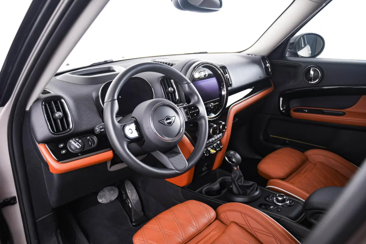 Cooper ALL4 Active Cruise Control - Elektrisch verstelbare/verwarmbare stoelen - Comfort acces - Elektrische achterklep - Driving Assistant - Head up - Elektrisch inklapbare buitenspiegels -