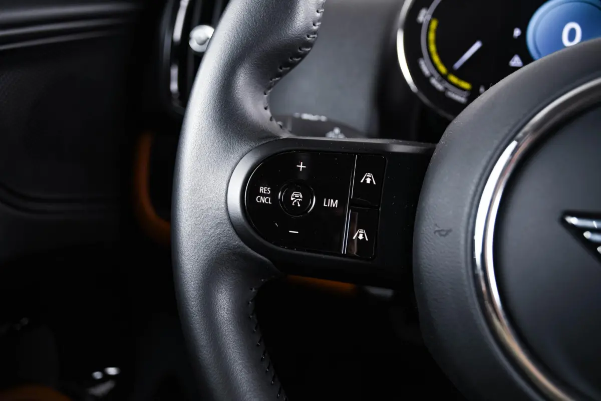 Cooper ALL4 Active Cruise Control - Elektrisch verstelbare/verwarmbare stoelen - Comfort acces - Elektrische achterklep - Driving Assistant - Head up - Elektrisch inklapbare buitenspiegels -