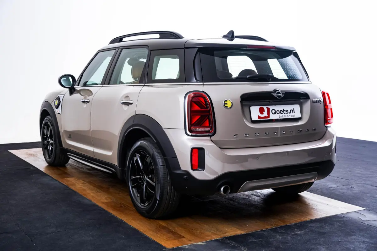 Cooper ALL4 Active Cruise Control - Elektrisch verstelbare/verwarmbare stoelen - Comfort acces - Elektrische achterklep - Driving Assistant - Head up - Elektrisch inklapbare buitenspiegels -