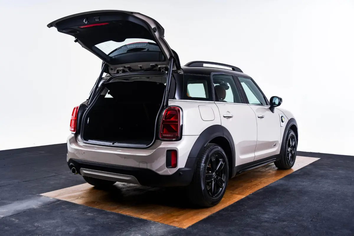 Cooper ALL4 Active Cruise Control - Elektrisch verstelbare/verwarmbare stoelen - Comfort acces - Elektrische achterklep - Driving Assistant - Head up - Elektrisch inklapbare buitenspiegels -