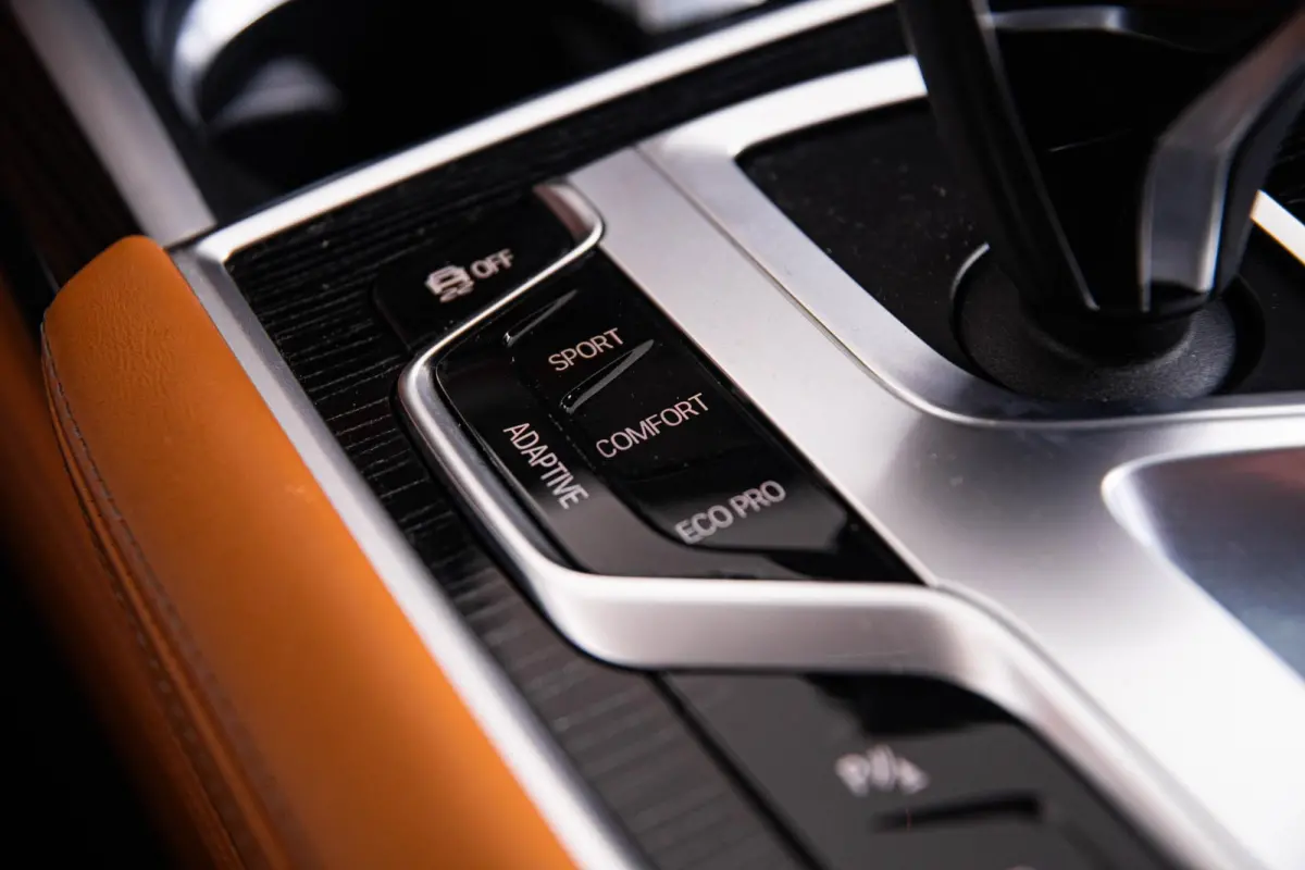 750i xDrive High Executive M Sport - schuif/kanteldak - Head up - stoelverwarming/massage/ventilatie voor en achter - Harman kardon - Surround View - BMW Laserlight - Comfort Access - Soft c