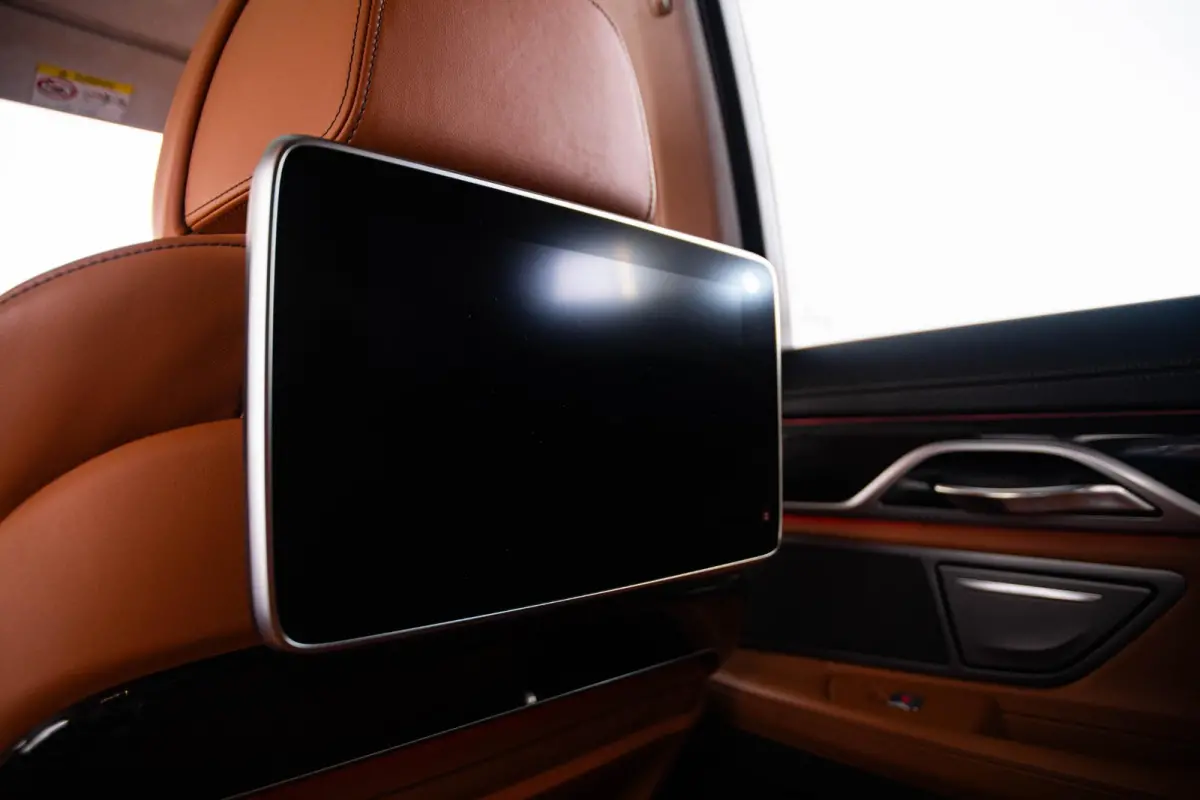 750i xDrive High Executive M Sport - schuif/kanteldak - Head up - stoelverwarming/massage/ventilatie voor en achter - Harman kardon - Surround View - BMW Laserlight - Comfort Access - Soft c