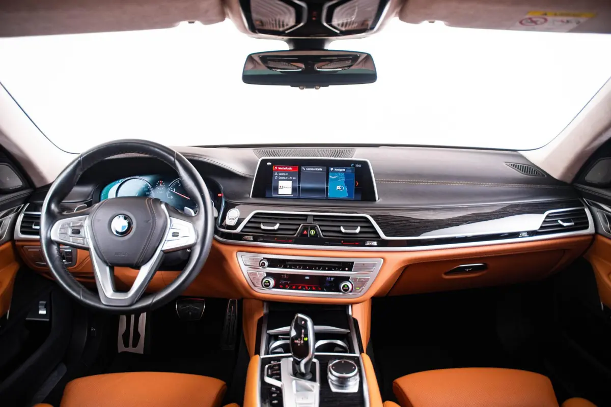 750i xDrive High Executive M Sport - schuif/kanteldak - Head up - stoelverwarming/massage/ventilatie voor en achter - Harman kardon - Surround View - BMW Laserlight - Comfort Access - Soft c