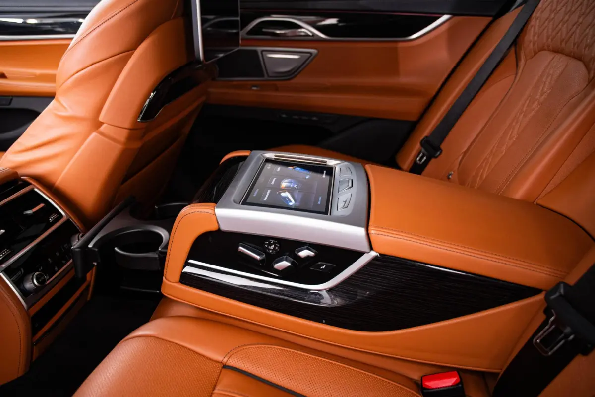 750i xDrive High Executive M Sport - schuif/kanteldak - Head up - stoelverwarming/massage/ventilatie voor en achter - Harman kardon - Surround View - BMW Laserlight - Comfort Access - Soft c