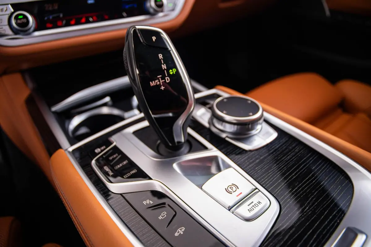 750i xDrive High Executive M Sport - schuif/kanteldak - Head up - stoelverwarming/massage/ventilatie voor en achter - Harman kardon - Surround View - BMW Laserlight - Comfort Access - Soft c