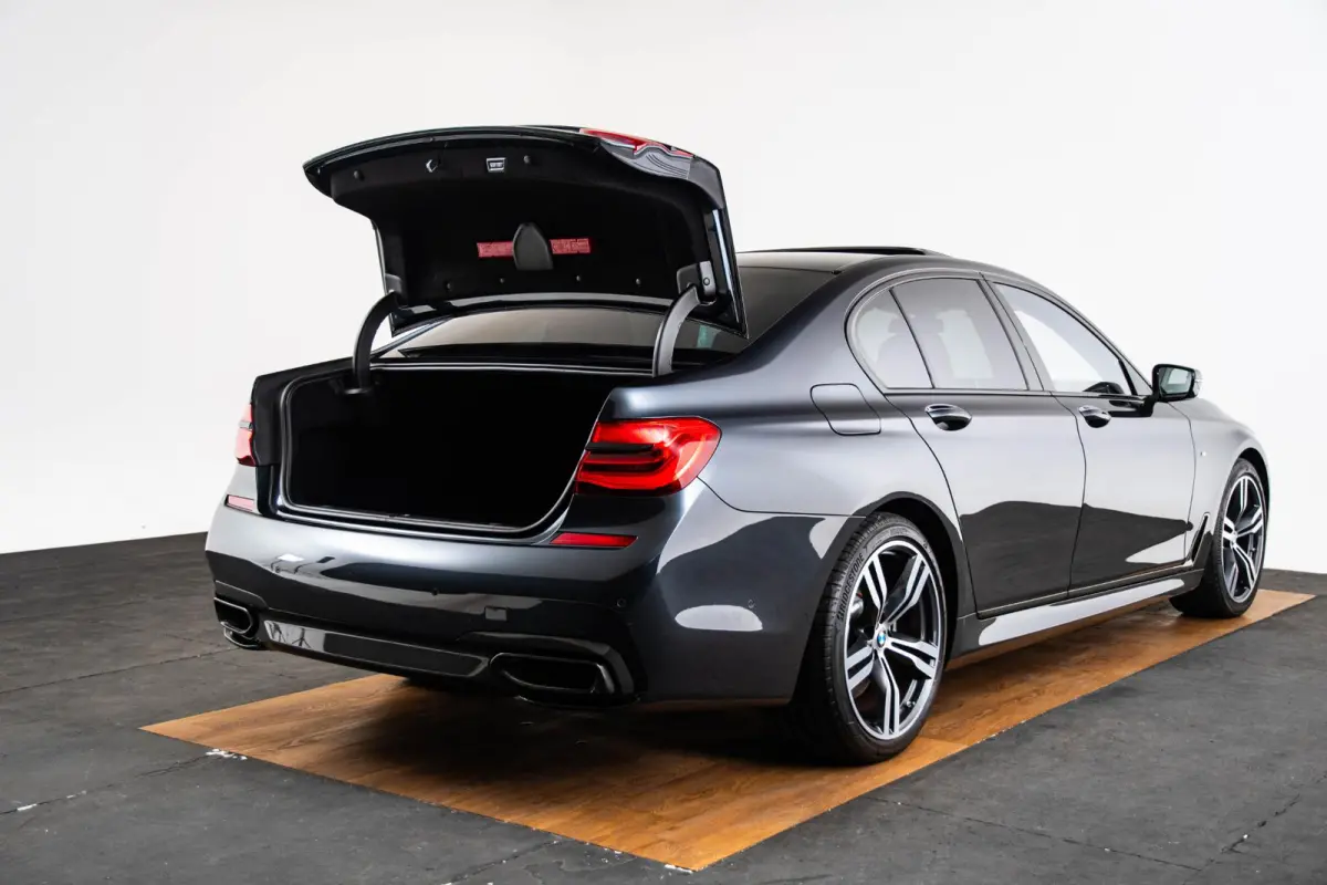 750i xDrive High Executive M Sport - schuif/kanteldak - Head up - stoelverwarming/massage/ventilatie voor en achter - Harman kardon - Surround View - BMW Laserlight - Comfort Access - Soft c