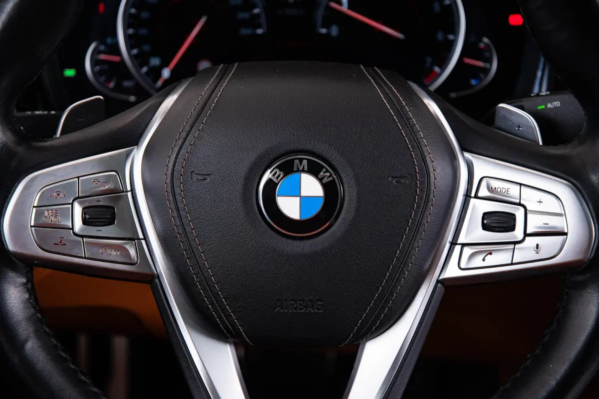 750i xDrive High Executive M Sport - schuif/kanteldak - Head up - stoelverwarming/massage/ventilatie voor en achter - Harman kardon - Surround View - BMW Laserlight - Comfort Access - Soft c