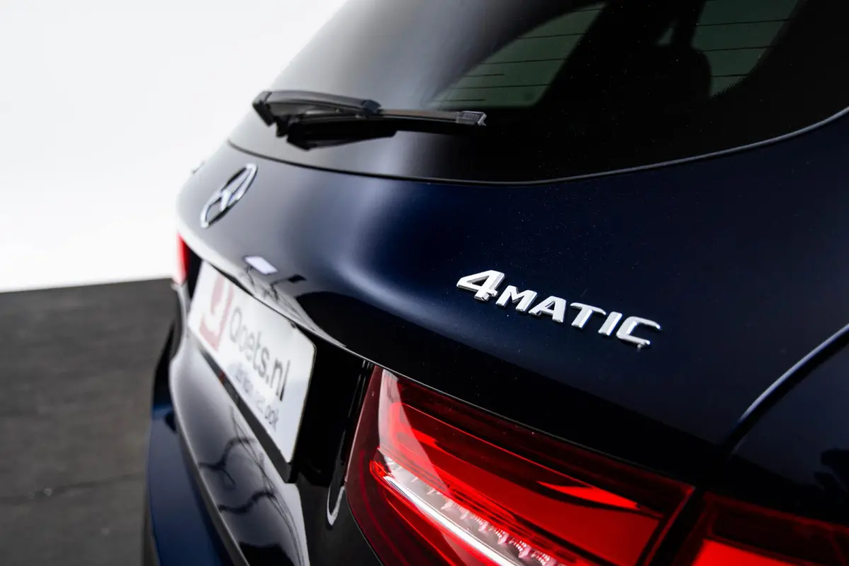 300 4MATIC Exclusive exterieur - Trekhaak - Panoramadak - Zitcomfortpakket voor - Interieurverlichtingspakket - Garmin Map Pilot - Spoorpakket - Parkeerpakket - Easy Pack-achterklep -