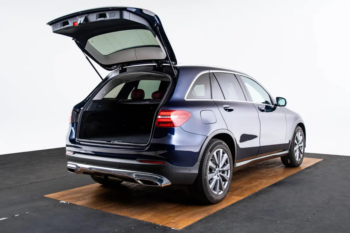 300 4MATIC Exclusive exterieur - Trekhaak - Panoramadak - Zitcomfortpakket voor - Interieurverlichtingspakket - Garmin Map Pilot - Spoorpakket - Parkeerpakket - Easy Pack-achterklep -