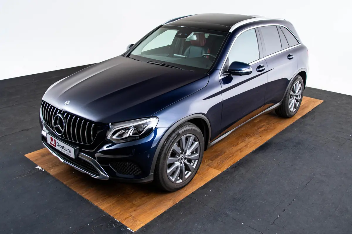 300 4MATIC Exclusive exterieur - Trekhaak - Panoramadak - Zitcomfortpakket voor - Interieurverlichtingspakket - Garmin Map Pilot - Spoorpakket - Parkeerpakket - Easy Pack-achterklep -