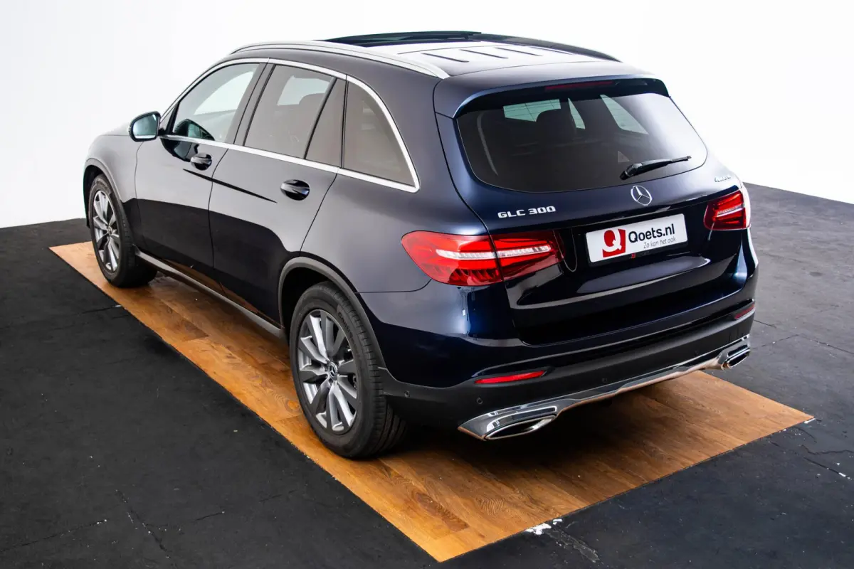 300 4MATIC Exclusive exterieur - Trekhaak - Panoramadak - Zitcomfortpakket voor - Interieurverlichtingspakket - Garmin Map Pilot - Spoorpakket - Parkeerpakket - Easy Pack-achterklep -