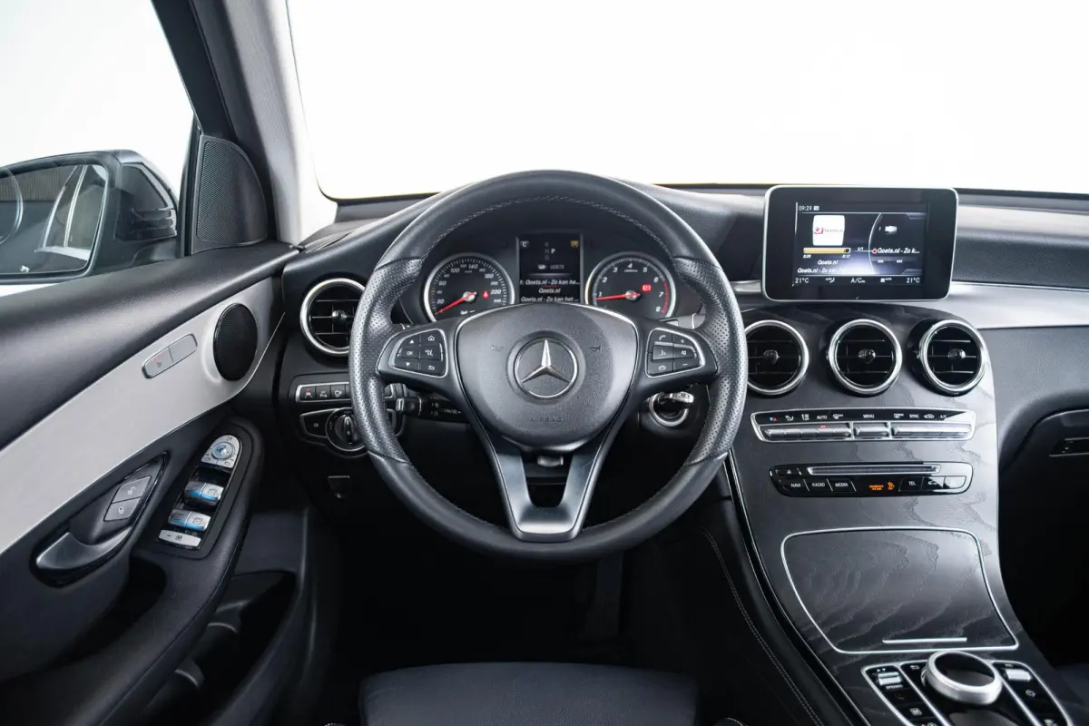 300 4MATIC Exclusive exterieur - Trekhaak - Panoramadak - Zitcomfortpakket voor - Interieurverlichtingspakket - Garmin Map Pilot - Spoorpakket - Parkeerpakket - Easy Pack-achterklep -