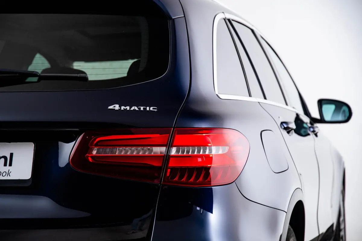 300 4MATIC Exclusive exterieur - Trekhaak - Panoramadak - Zitcomfortpakket voor - Interieurverlichtingspakket - Garmin Map Pilot - Spoorpakket - Parkeerpakket - Easy Pack-achterklep -