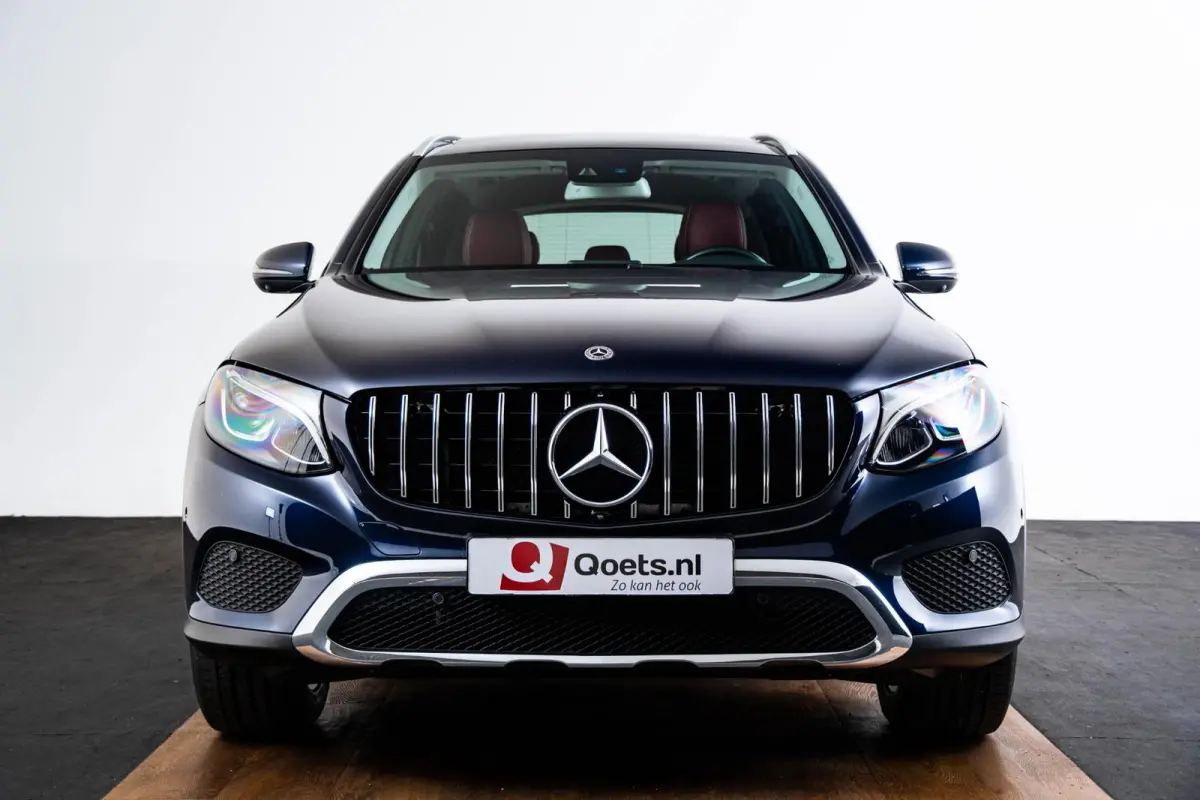 300 4MATIC Exclusive exterieur - Trekhaak - Panoramadak - Zitcomfortpakket voor - Interieurverlichtingspakket - Garmin Map Pilot - Spoorpakket - Parkeerpakket - Easy Pack-achterklep -
