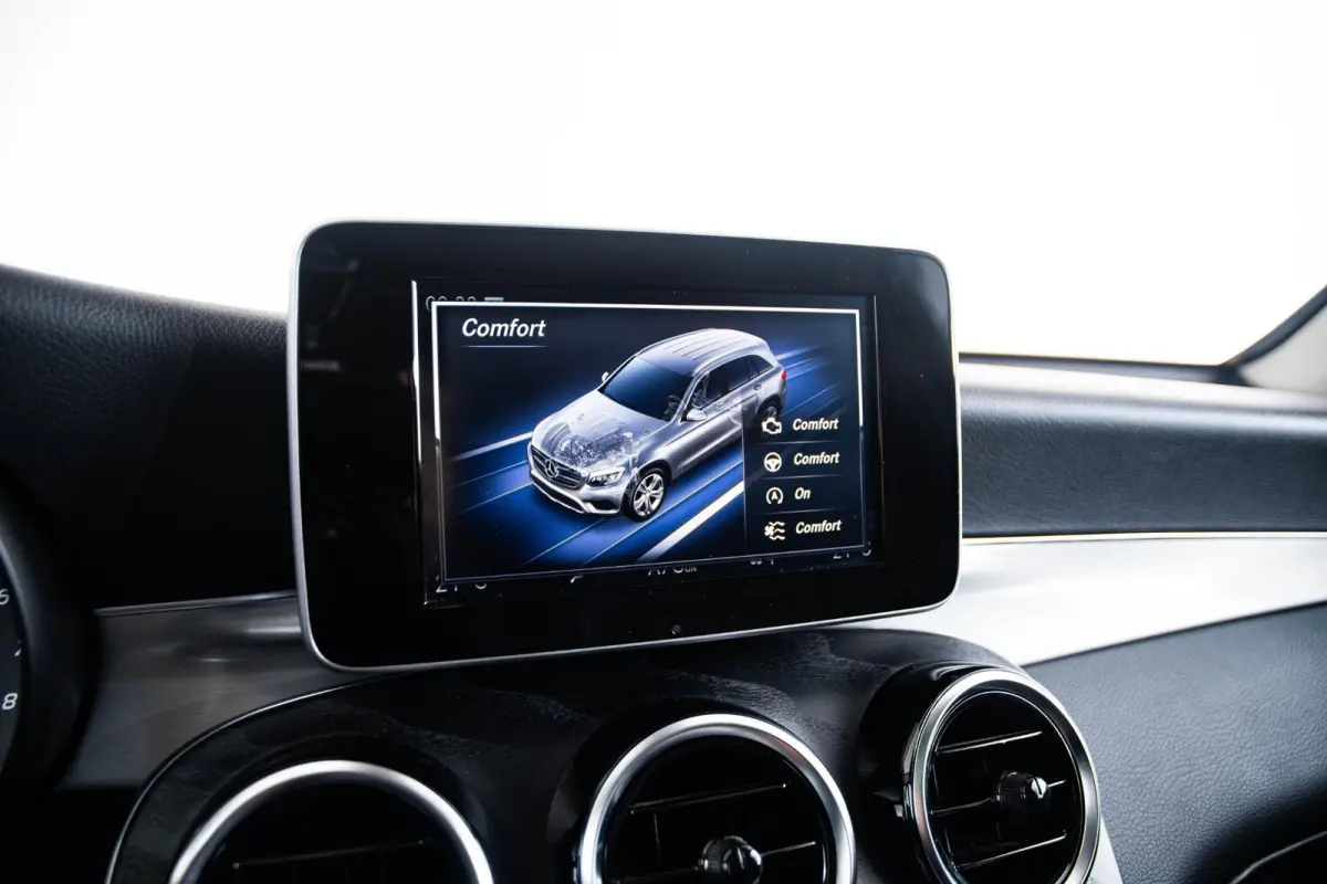 300 4MATIC Exclusive exterieur - Trekhaak - Panoramadak - Zitcomfortpakket voor - Interieurverlichtingspakket - Garmin Map Pilot - Spoorpakket - Parkeerpakket - Easy Pack-achterklep -