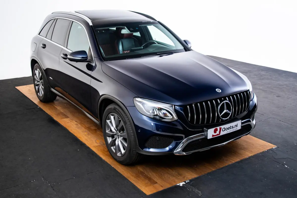 300 4MATIC Exclusive exterieur - Trekhaak - Panoramadak - Zitcomfortpakket voor - Interieurverlichtingspakket - Garmin Map Pilot - Spoorpakket - Parkeerpakket - Easy Pack-achterklep -