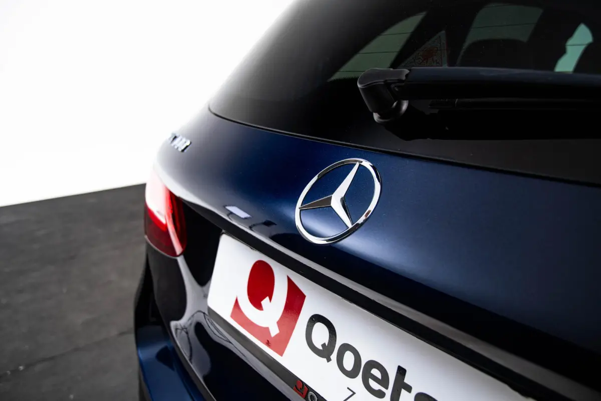 300 4MATIC Exclusive exterieur - Trekhaak - Panoramadak - Zitcomfortpakket voor - Interieurverlichtingspakket - Garmin Map Pilot - Spoorpakket - Parkeerpakket - Easy Pack-achterklep -