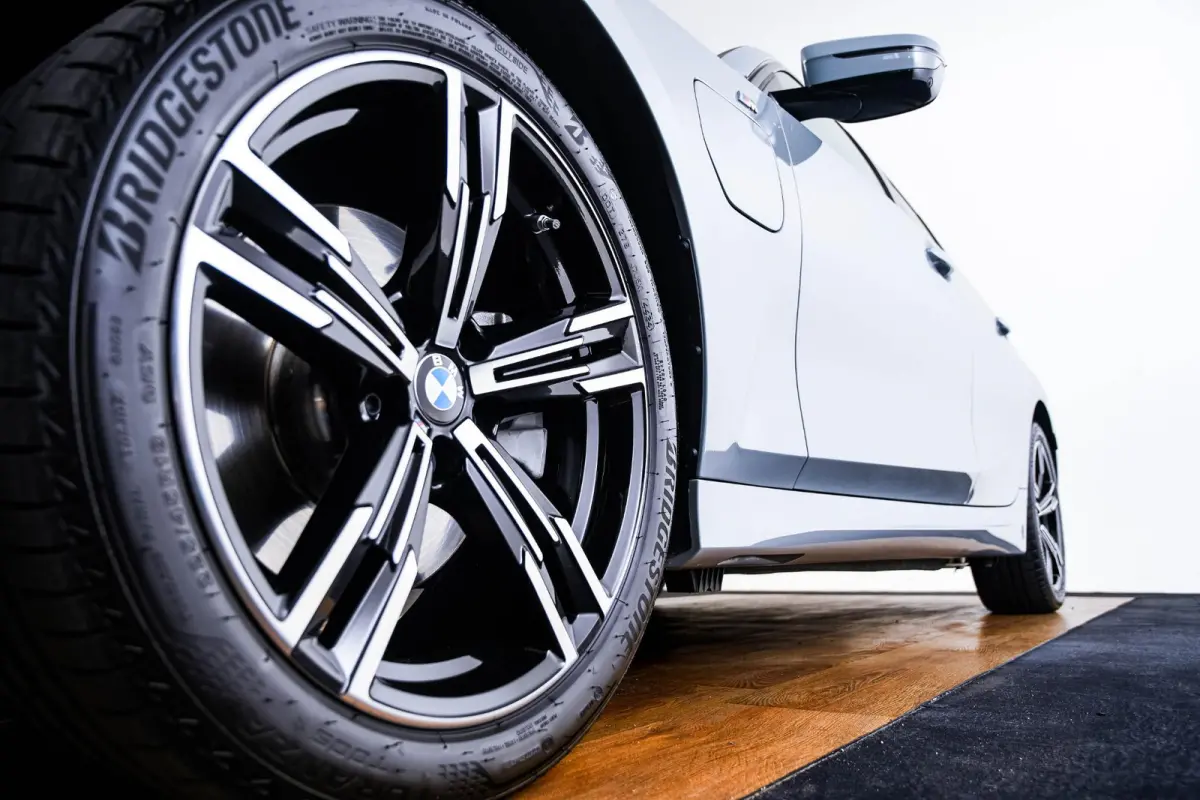 330e M Sport Edition Active Cruise Control - Elektrisch verstelbare/verwarmde voorstoelen - Head up - Sportstoelen - Parking Assistant Plus - Extra getint glas - Comfort Access - Elektrische