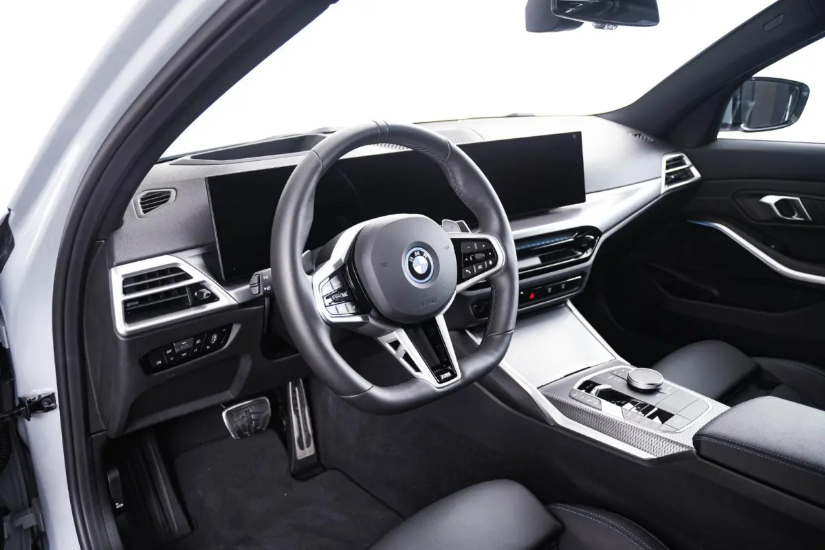 330e M Sport Edition Active Cruise Control - Elektrisch verstelbare/verwarmde voorstoelen - Head up - Sportstoelen - Parking Assistant Plus - Extra getint glas - Comfort Access - Elektrische