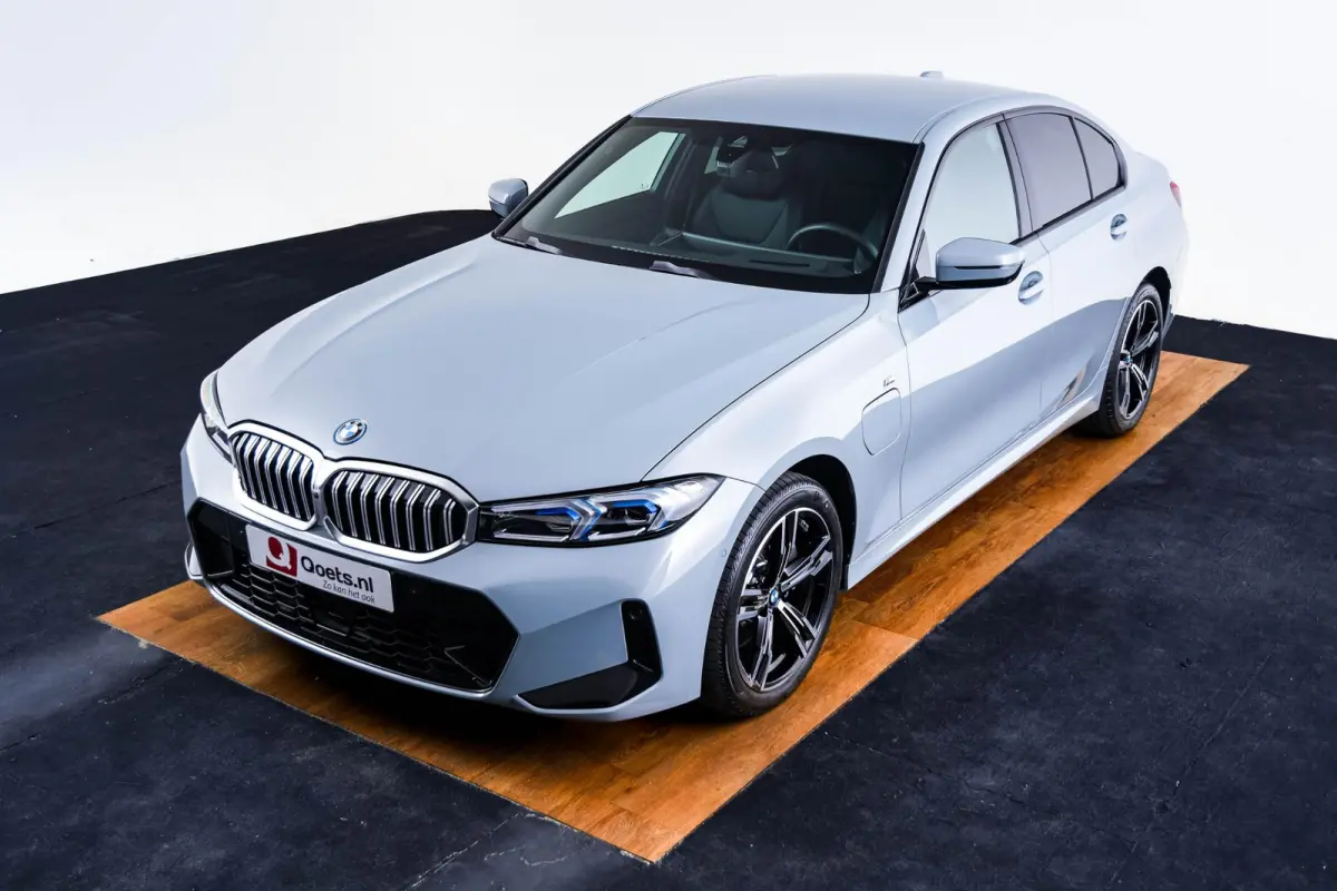 330e M Sport Edition Active Cruise Control - Elektrisch verstelbare/verwarmde voorstoelen - Head up - Sportstoelen - Parking Assistant Plus - Extra getint glas - Comfort Access - Elektrische