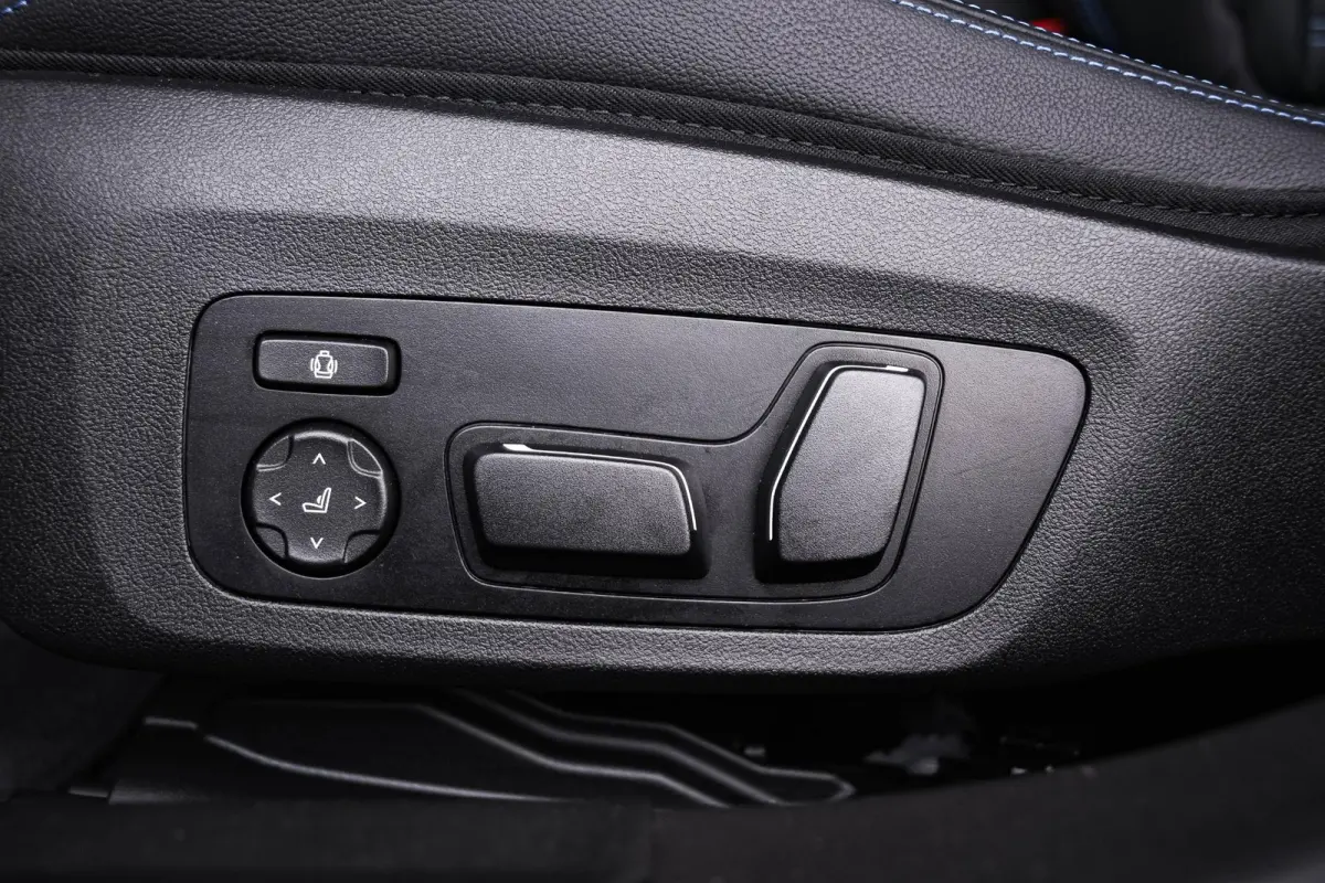 330e M Sport Edition Active Cruise Control - Elektrisch verstelbare/verwarmde voorstoelen - Head up - Sportstoelen - Parking Assistant Plus - Extra getint glas - Comfort Access - Elektrische