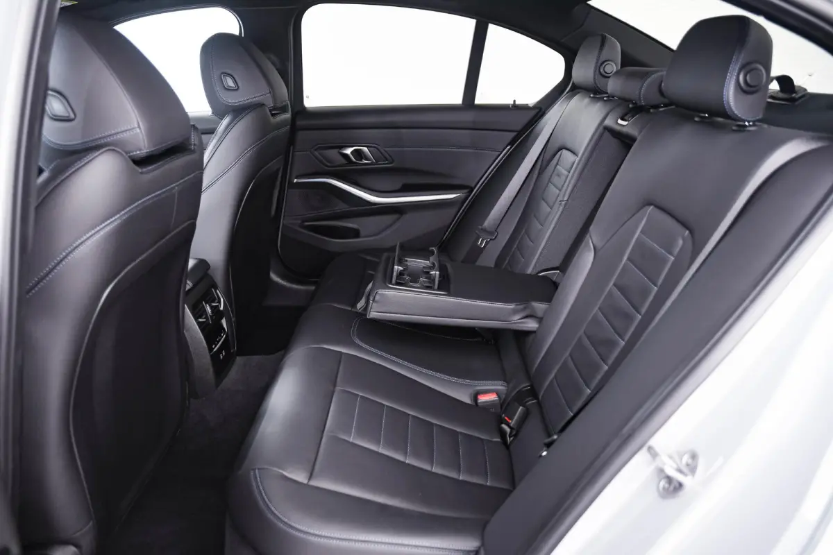 330e M Sport Edition Active Cruise Control - Elektrisch verstelbare/verwarmde voorstoelen - Head up - Sportstoelen - Parking Assistant Plus - Extra getint glas - Comfort Access - Elektrische