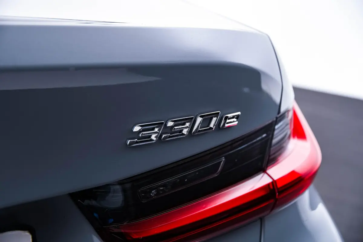 330e M Sport Edition Active Cruise Control - Elektrisch verstelbare/verwarmde voorstoelen - Head up - Sportstoelen - Parking Assistant Plus - Extra getint glas - Comfort Access - Elektrische