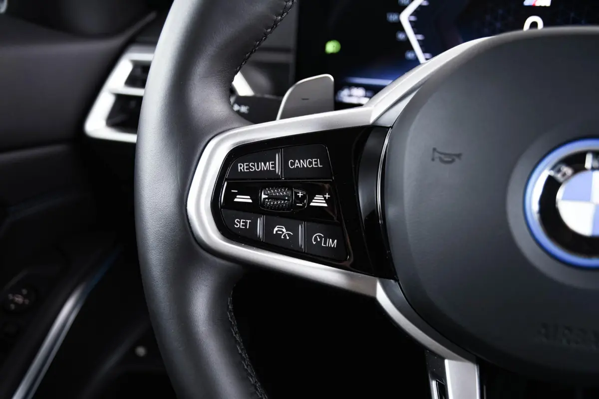 330e M Sport Edition Active Cruise Control - Elektrisch verstelbare/verwarmde voorstoelen - Head up - Sportstoelen - Parking Assistant Plus - Extra getint glas - Comfort Access - Elektrische