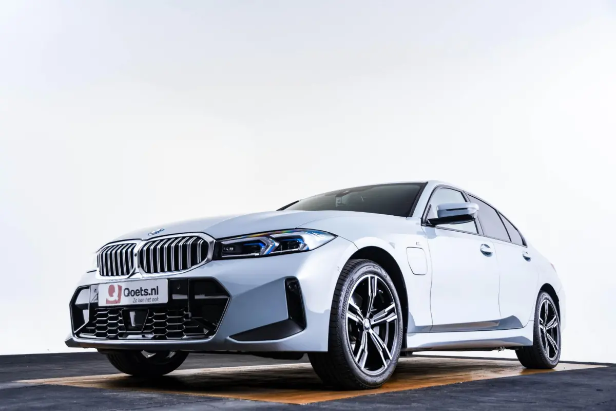 330e M Sport Edition Active Cruise Control - Elektrisch verstelbare/verwarmde voorstoelen - Head up - Sportstoelen - Parking Assistant Plus - Extra getint glas - Comfort Access - Elektrische