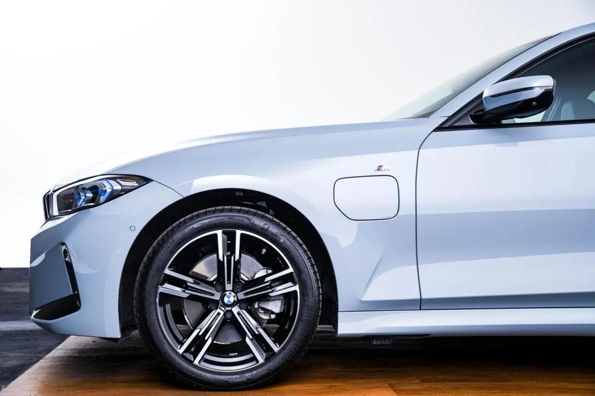 330e M Sport Edition Active Cruise Control - Elektrisch verstelbare/verwarmde voorstoelen - Head up - Sportstoelen - Parking Assistant Plus - Extra getint glas - Comfort Access - Elektrische