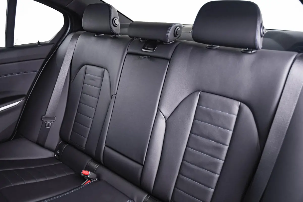 330e M Sport Edition Active Cruise Control - Elektrisch verstelbare/verwarmde voorstoelen - Head up - Sportstoelen - Parking Assistant Plus - Extra getint glas - Comfort Access - Elektrische