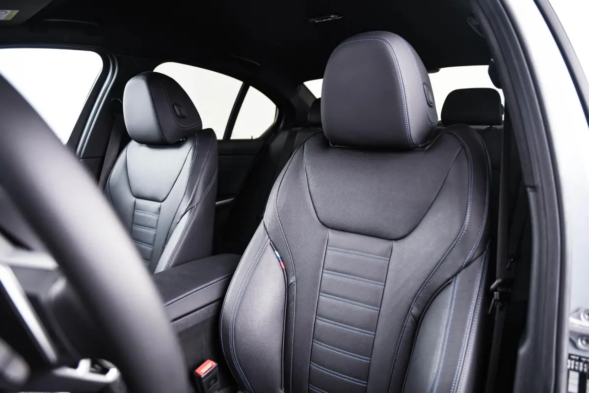 330e M Sport Edition Active Cruise Control - Elektrisch verstelbare/verwarmde voorstoelen - Head up - Sportstoelen - Parking Assistant Plus - Extra getint glas - Comfort Access - Elektrische